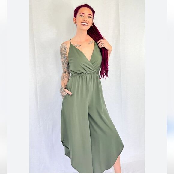 Cozy Casual Undone Halter Jumpsuit Size 1X - Picture 1 of 12
